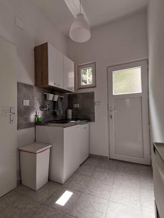 Ema & Mila 2 Apartment Knin Exterior photo