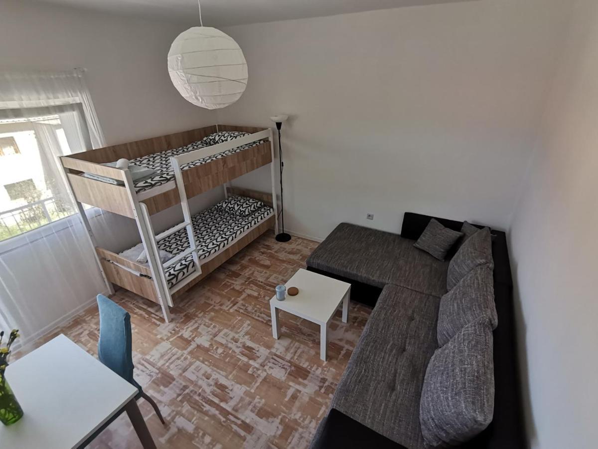 Ema & Mila 2 Apartment Knin Exterior photo